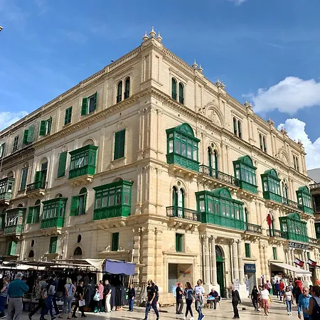 Cosy 2br Retreat In Valletta Apartment