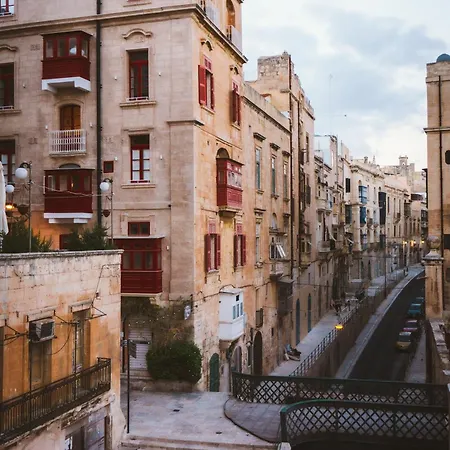 Apartment Cosy 2br Retreat In Valletta *
